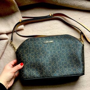 Calvin Kline - Cross Body Purse
